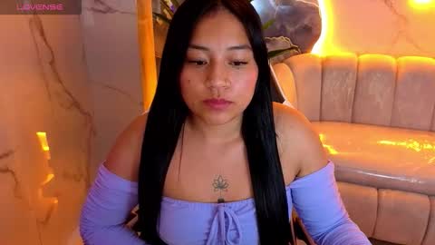 Snapshot of charlotte_tx chatting on 10-16-25, 04:52 Online 800 to 1400 online show from 10-16-25, 04:52