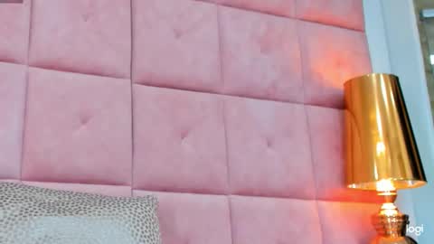 Snapshot of charlottee17 chatting on 03-06-25, 04:49 ANDRE online show from 03-06-25, 04:49