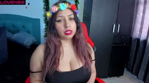 Snapshot of charlottee_lovee69 chatting on 12-12-24, 07:15 Natalia online show from 12-12-24, 07:15