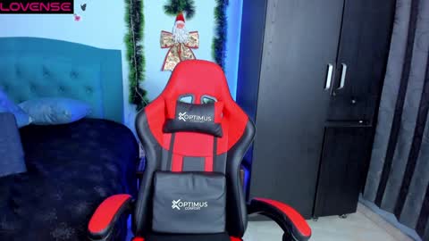 Snapshot of charlottee_lovee69 chatting on 12-15-24, 04:07 Natalia online show from 12-15-24, 04:07