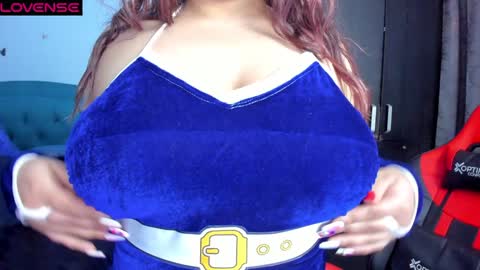 Snapshot of charlottee_lovee69 chatting on 12-15-24, 07:13 Natalia online show from 12-15-24, 07:13
