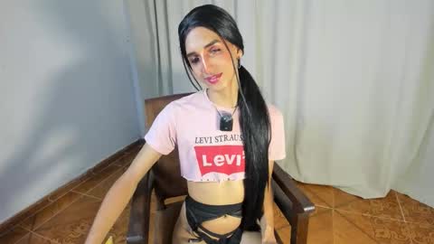 Snapshot of charlottelaurent chatting on 02-06-26, 10:02 Char online show from 02-06-26, 10:02