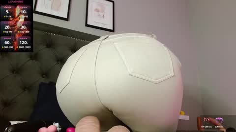 Snapshot of charlottelemke chatting on 09-17-25, 01:46 CharlotteLemke online show from 09-17-25, 01:46