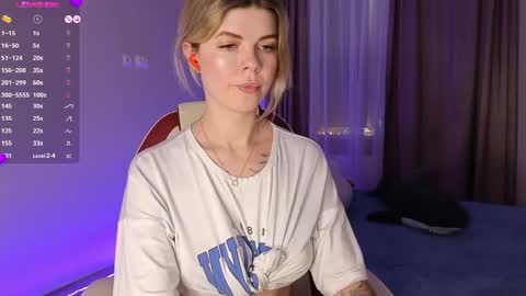 Snapshot of charming__kitty chatting on 02-25-25, 11:08 Kira online show from 02-25-25, 11:08