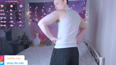 Snapshot of charming_berry_ chatting on 01-12-26, 06:13 Lisa online show from 01-12-26, 06:13