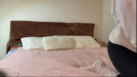 katie online show from 12-22-25, 09:39