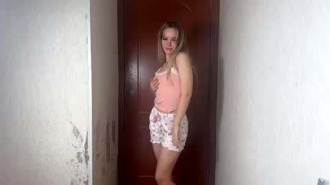 Snapshot of chayashortle chatting on 10-15-25, 12:16 Milissa online show from 10-15-25, 12:16