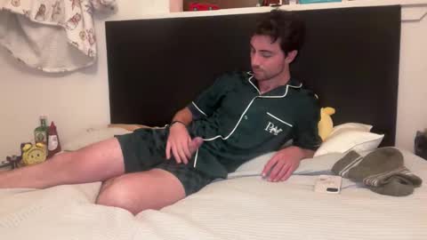 Snapshot of chazdazle chatting on 10-31-25, 09:54 Chaz online show from 10-31-25, 09:54