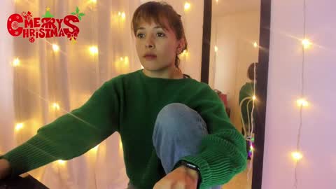 Snapshot of cheek_chic12 chatting on 12-27-24, 09:32 Regina Phalange online show from 12-27-24, 09:32