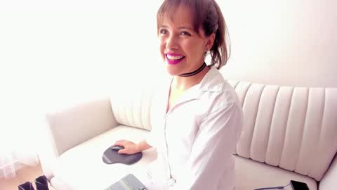 Snapshot of cheek_chic12 chatting on 01-22-25, 08:38 Regina Phalange online show from 01-22-25, 08:38