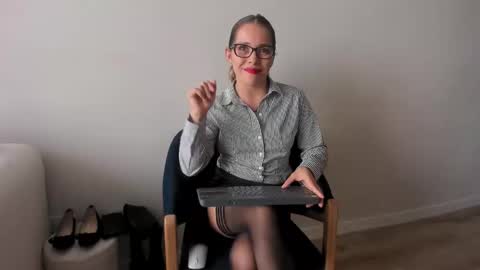 Snapshot of cheek_chic12 chatting on 02-07-25, 09:15 Regina Phalange online show from 02-07-25, 09:15