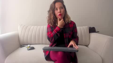 Snapshot of cheek_chic12 chatting on 03-07-25, 08:33 Regina Phalange online show from 03-07-25, 08:33