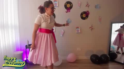 Snapshot of cheek_chic12 chatting on 09-26-25, 09:52 Regina Phalange online show from 09-26-25, 09:52