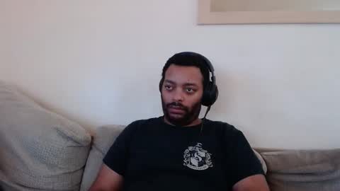 Snapshot of chemsyldn chatting on 11-05-25, 12:05 NewboyoncampusTheWeekndr online show from 11-05-25, 12:05