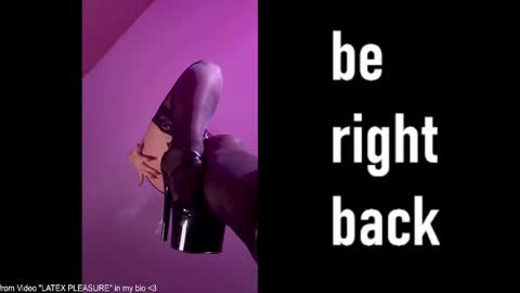 Vanessa Ray  STREAMING TIME everyday of the week  -  German time. except Saturday online show from 02-04-25, 01:06