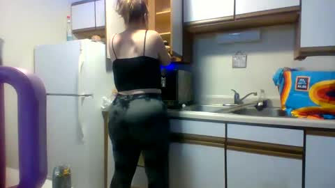 Snapshot of cherrybomb454 chatting on 09-23-25, 06:44 cherrybomb454 online show from 09-23-25, 06:44