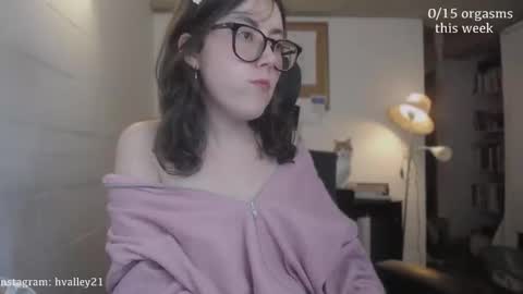 Snapshot of cherrybunny21 chatting on 12-21-25, 05:36 Sarah Prez online show from 12-21-25, 05:36