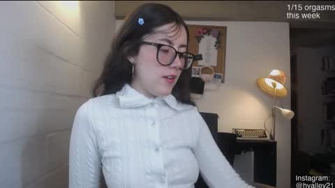 Snapshot of cherrybunny21 chatting on 02-18-26, 04:30 Sarah Prez online show from 02-18-26, 04:30