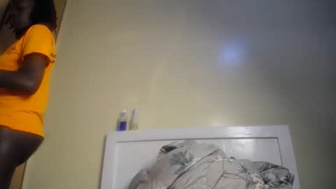 Snapshot of cherrycuddle2 chatting on 12-14-25, 12:21 cherrycuddle2 online show from 12-14-25, 12:21