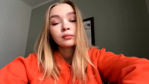 Snapshot of cherryleija chatting on 12-18-25, 03:23 Lei online show from 12-18-25, 03:23