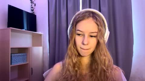Snapshot of cherryrush951544 chatting on 10-17-25, 09:23 Evie online show from 10-17-25, 09:23