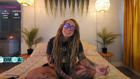 Snapshot of cheviblue chatting on 09-17-25, 01:13 Chevi Blue online show from 09-17-25, 01:13