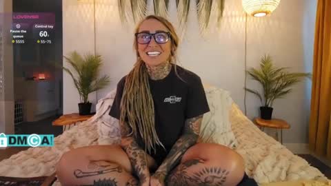 Snapshot of cheviblue chatting on 09-25-25, 03:05 Chevi Blue online show from 09-25-25, 03:05