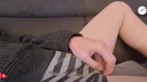 Snapshot of chezmonsieur_g chatting on 01-12-26, 07:08 Grey online show from 01-12-26, 07:08