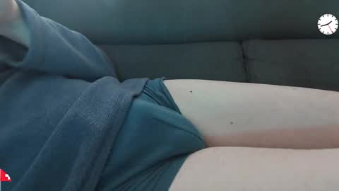 Snapshot of chezmonsieur_g chatting on 01-19-26, 12:42 Grey online show from 01-19-26, 12:42