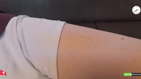 Snapshot of chezmonsieur_g chatting on 02-06-26, 01:36 Grey online show from 02-06-26, 01:36