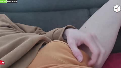 Snapshot of chezmonsieur_g chatting on 02-20-26, 08:05 Grey online show from 02-20-26, 08:05