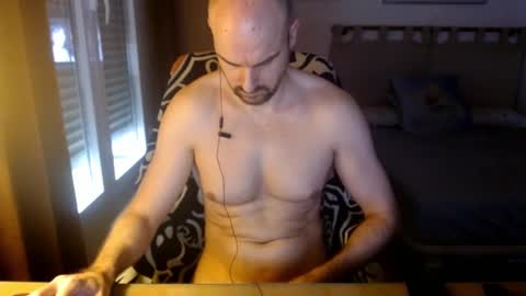 Snapshot of chicocam1983 chatting on 09-27-25, 04:12 chicocam1983 online show from 09-27-25, 04:12