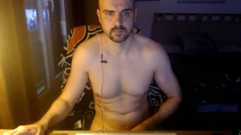 Snapshot of chicocam1983 chatting on 10-26-25, 04:46 chicocam1983 online show from 10-26-25, 04:46