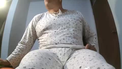 Snapshot of chicoguapo8 chatting on 11-24-25, 12:43 jorge online show from 11-24-25, 12:43