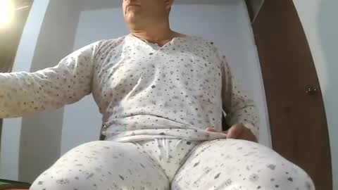 Snapshot of chicoguapo8 chatting on 11-27-25, 12:07 jorge online show from 11-27-25, 12:07