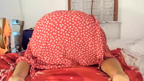 Snapshot of chillwithcamii chatting on 09-12-25, 12:22 yoursensualparadise online show from 09-12-25, 12:22