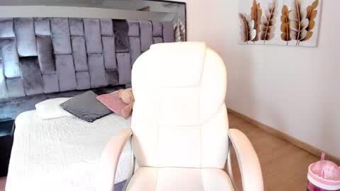 Chloe online show from 01-24-25, 11:59