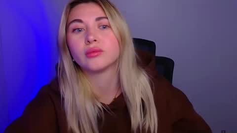 Snapshot of chloe_diva chatting on 11-19-25, 09:20 Chloe online show from 11-19-25, 09:20