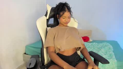 Snapshot of chloe_evans21 chatting on 03-10-25, 07:50 chloe online show from 03-10-25, 07:50