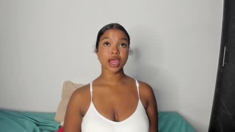 Snapshot of chloe_evans21 chatting on 09-19-25, 11:05 chloe online show from 09-19-25, 11:05