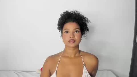 Snapshot of chloe_evans21 chatting on 09-23-25, 01:30 chloe online show from 09-23-25, 01:30