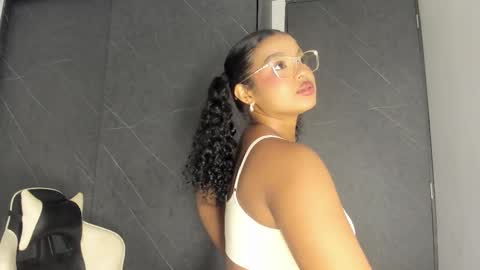 Snapshot of chloe_evans21 chatting on 10-22-25, 01:17 chloe online show from 10-22-25, 01:17