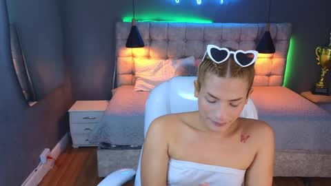 Snapshot of chloe_goddes chatting on 01-03-25, 09:36 CHLOE online show from 01-03-25, 09:36