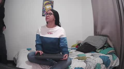 Chloe and Danna online show from 02-10-25, 01:35