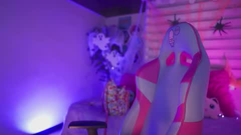 CLOE  online show from 10-22-25, 08:52