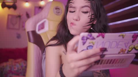 CLOE  online show from 10-28-25, 10:12