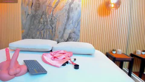  CHLOE  online show from 10-28-25, 08:11