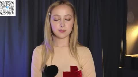 Snapshot of chloe_novel chatting on 10-10-25, 11:53  Chloe  online show from 10-10-25, 11:53