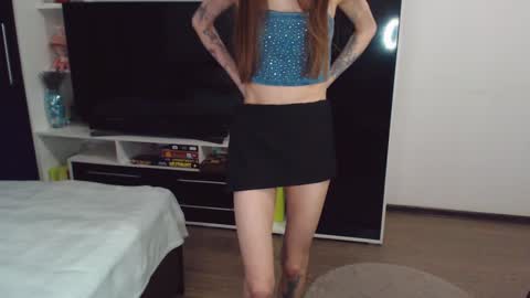 Chloe online show from 01-27-25, 01:41