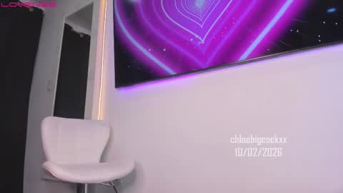 Im Chloe    independent account      online show from 02-11-26, 04:06